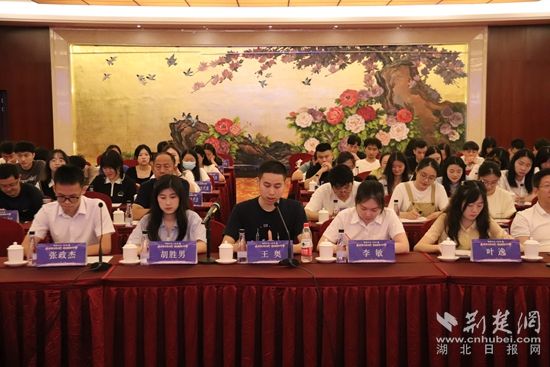 學生代表座談發(fā)言_副本.jpg.jpg