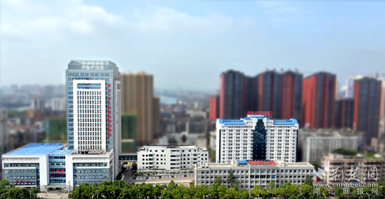 2016年1月，新門急診、外科大樓實(shí)現(xiàn)整體搬遷.jpg