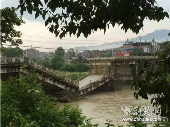 發(fā)生垮塌的程風(fēng)大橋_副本.png